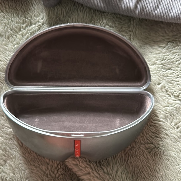 Prada lovers😎 - Picture 5 of 6